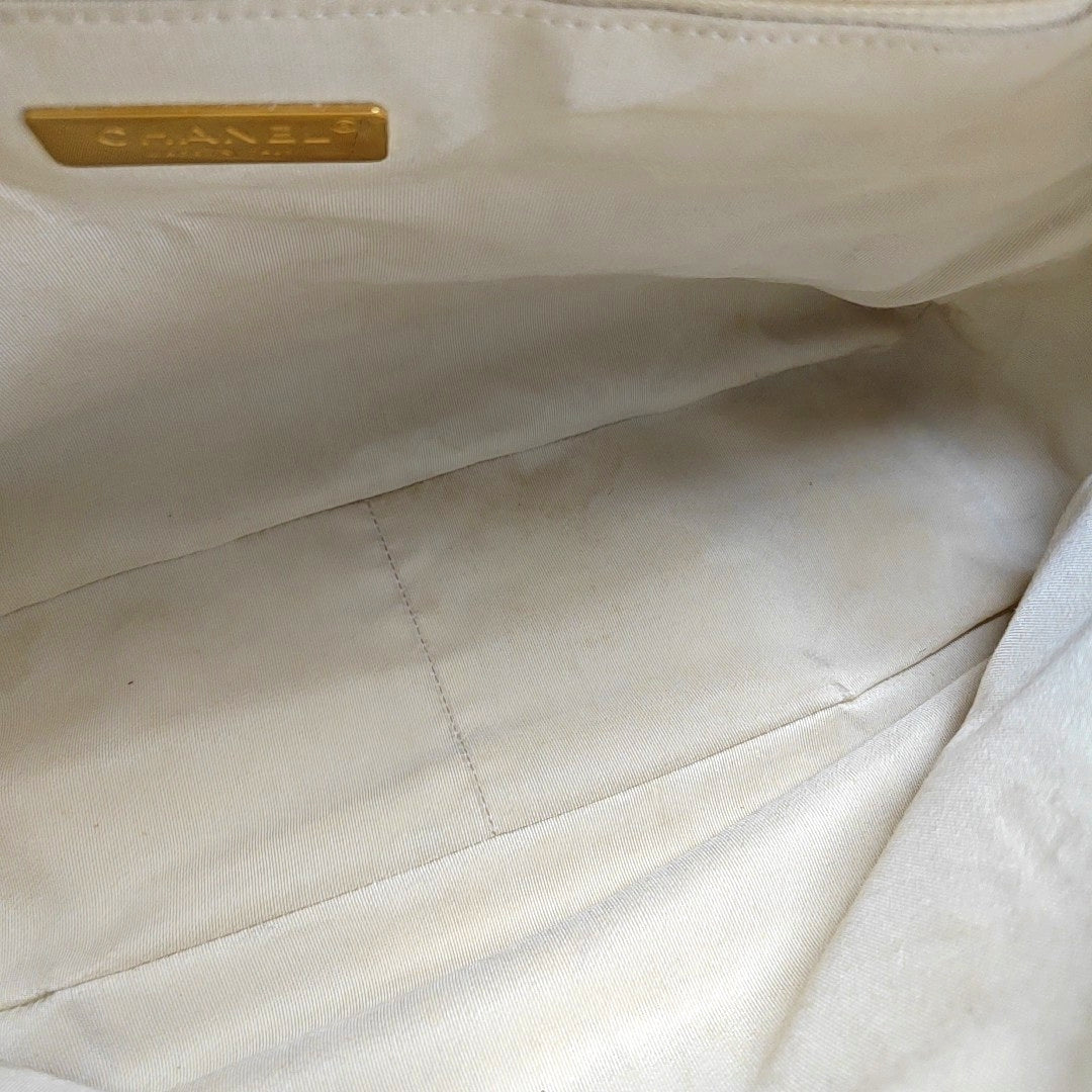 CHANEL CHANEL 19 Maxi Super Large White Lamb Skin Quilted Shoulder Bag Tote Bag Crossbody Golden Silver Ruthenium Hardware 30cm-(SKU)-971521605