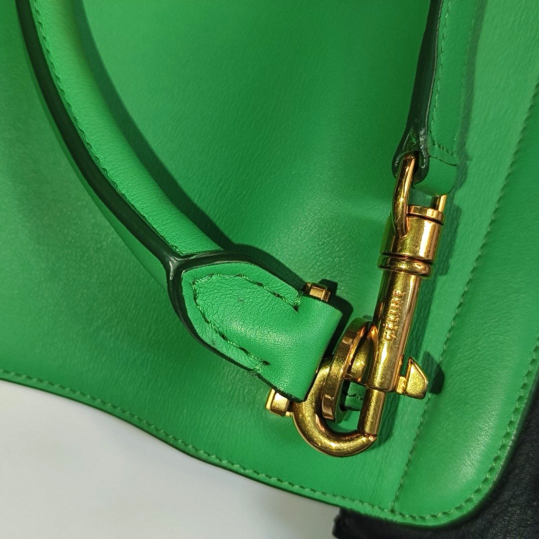 CELINE TRAPEZE Small size Green Cowhide Swing Bag Single Shoulder Bag, Crossbody Bag, Handbag Golden hardware Removable shoulder strap-(SKU)-946576410