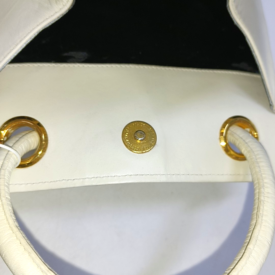 FERRAGAMO White Leather Embossed Tote Bag Golden hardware-(SKU)-951805301