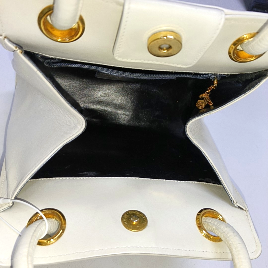 FERRAGAMO White Leather Embossed Tote Bag Golden hardware-(SKU)-951805301