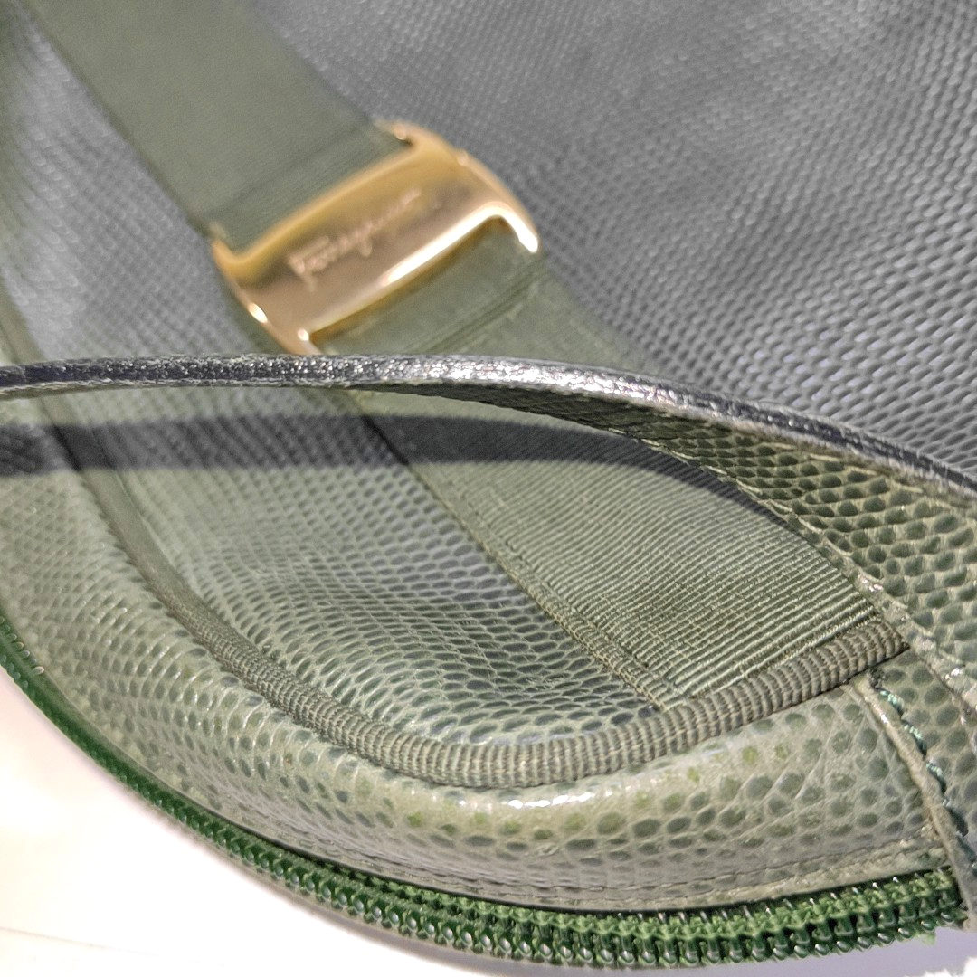 FERRAGAMO Camera Bag Green Calf Leather Texture Single Shoulder Bag Crossbody Golden hardware-(SKU)-14338830