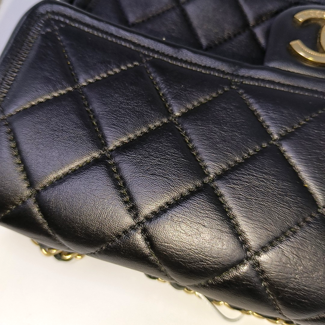 CHANEL GRAPHIC Medium Black Leather Quilted Shoulder Bag with Removable Strap-(SKU)-933903189