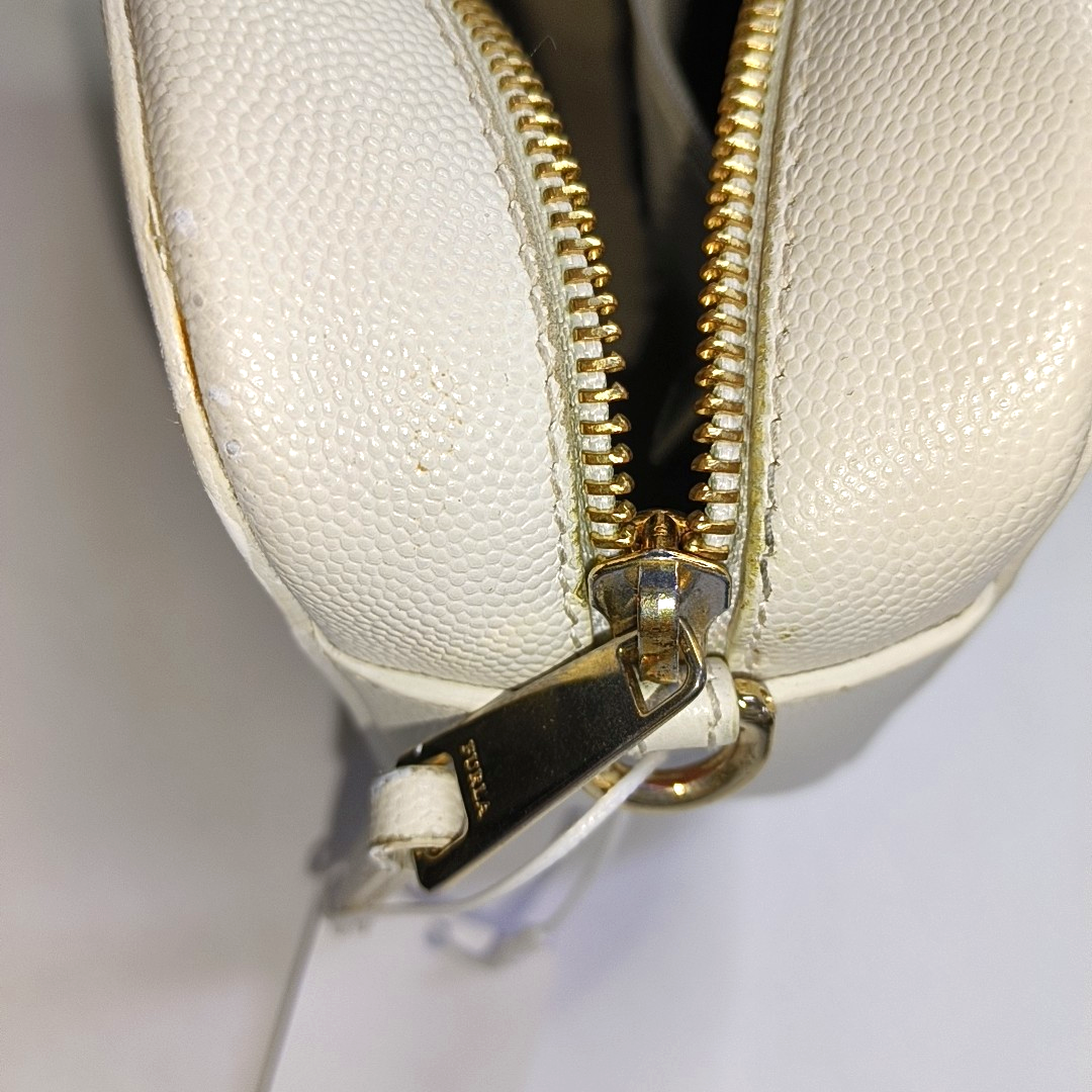 FURLA White Leather Studs Shoulder Bag Golden hardware Removable shoulder strap-(SKU)-939909071