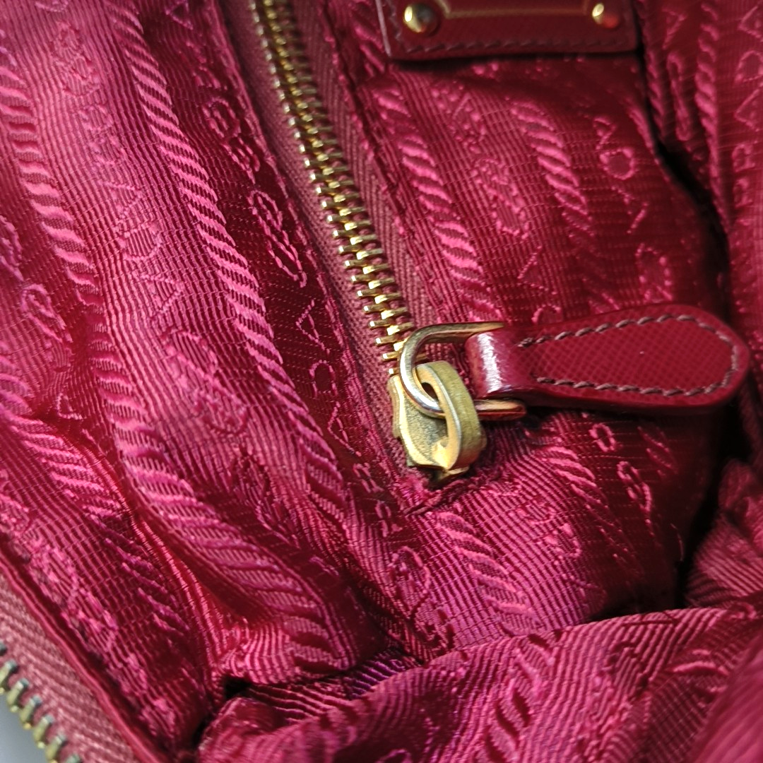 PRADA Vela Messenger Bag Red Nylon Cross Grain Single Shoulder Crossbody Golden hardware Removable shoulder strap-(SKU)-957669142