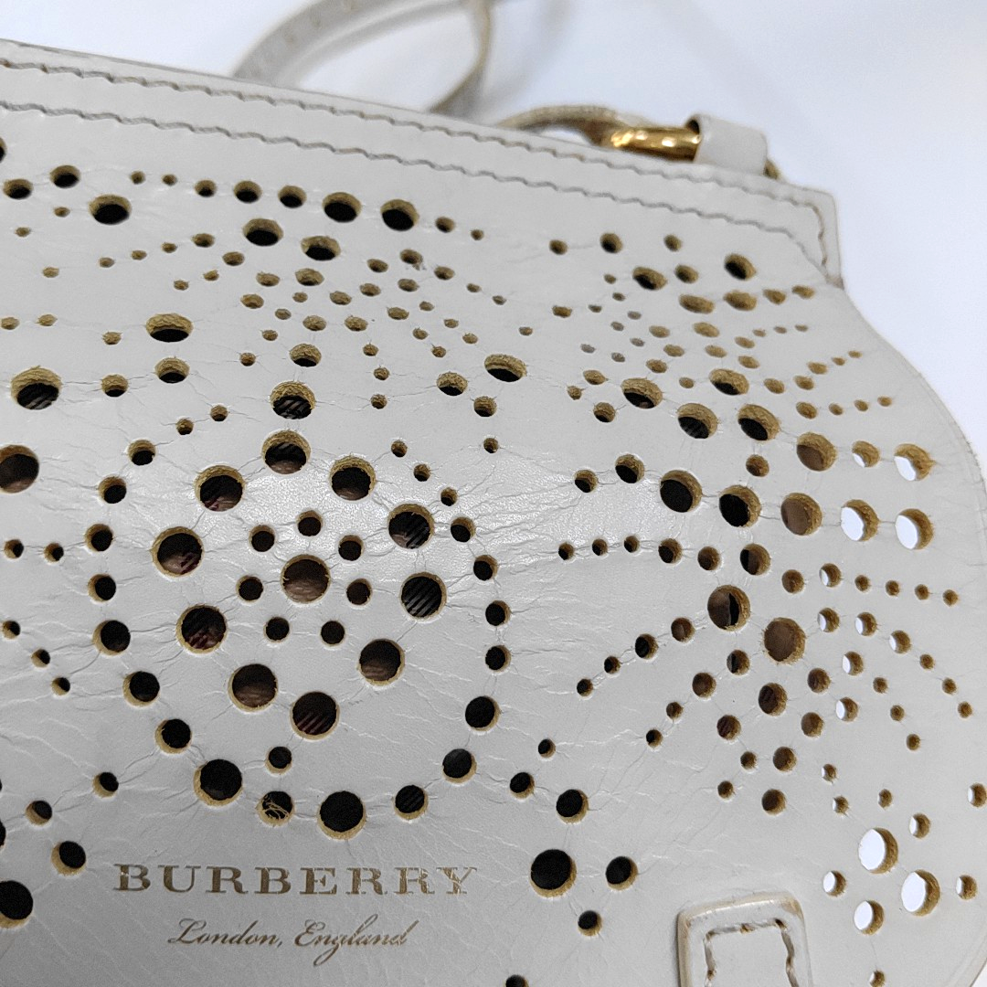 BURBERRY White leather horse race pattern hollow crossbody bag/shoulder bag Golden hardware-(SKU)-960246939