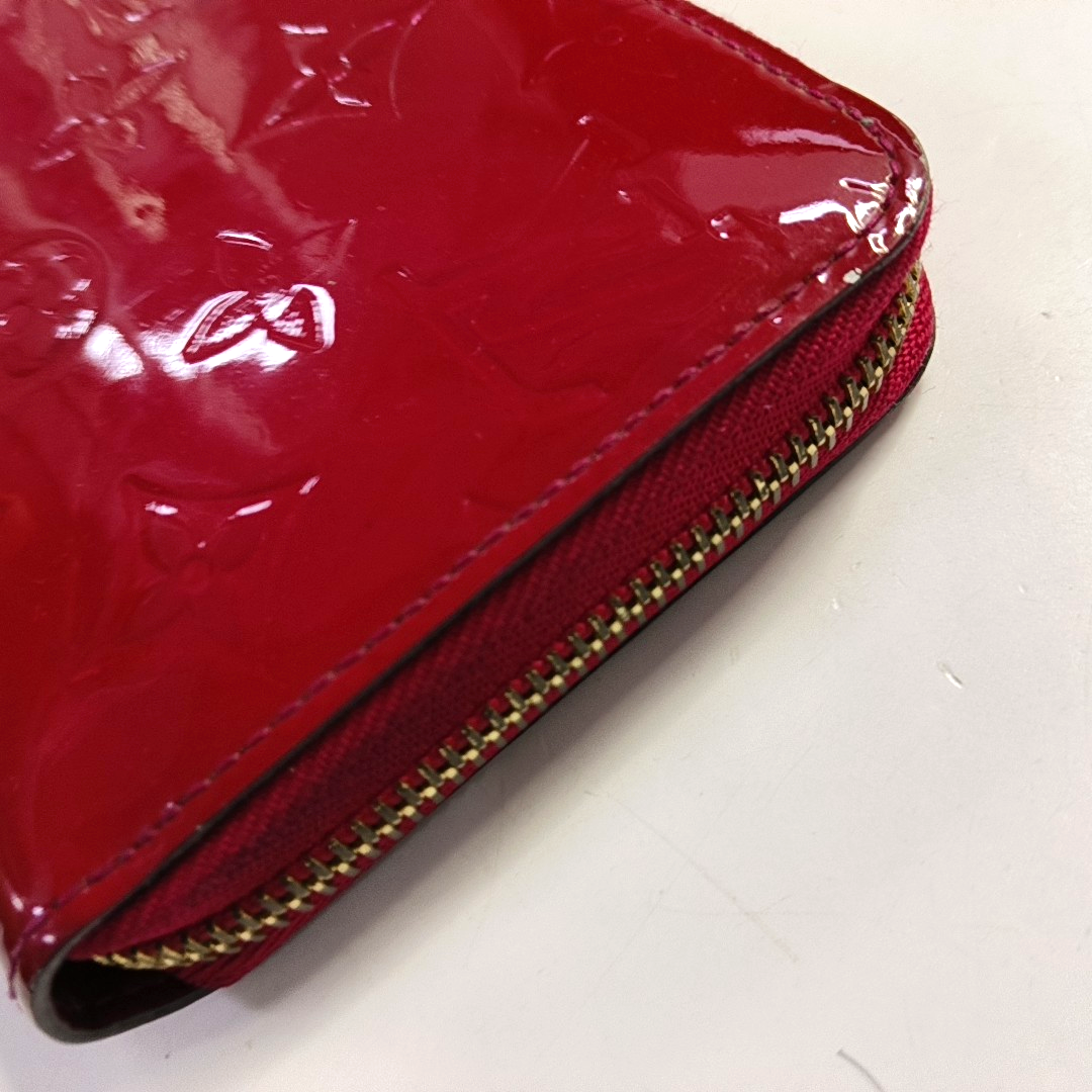 LOUIS VUITTON Red patent leather embossed wallet Golden hardware Complete Accessories-(SKU)-931296992