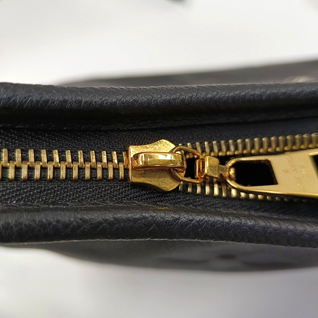 LOUIS VUITTON CARRYALL Small size black leather Monogram embossed black samurai crossbody bag, gold hardware, interior pocket, removable shoulder strap, complete accessories-(SKU)-967863888