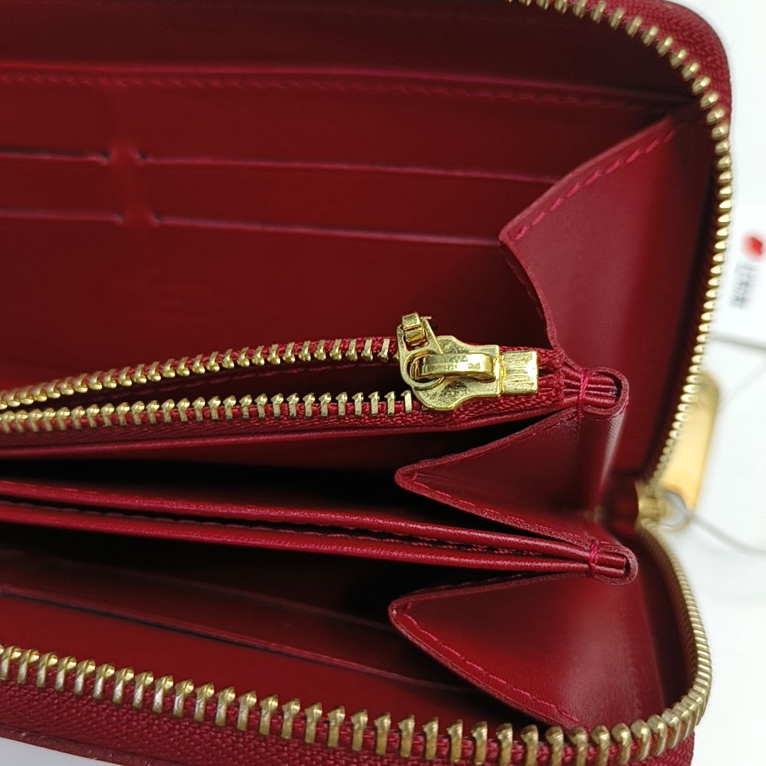 LOUIS VUITTON Red patent leather embossed wallet Golden hardware-(SKU)-959605154