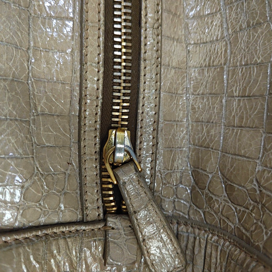 Miu Miu Tote bag Khaki Cowhide Crocodile Pattern Single Shoulder Bag Tote Bag Crossbody Golden hardware Removable shoulder strap-(SKU)-947097579