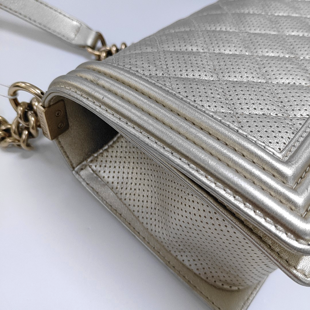 CHANEL BOY CHANEL Medium Size Champagne Calfskin Quilted Crossbody Bag Shoulder Bag Golden Hardware 20 Opening Removable Strap-(SKU)-956086574