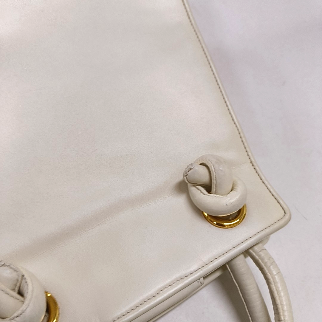 FERRAGAMO White Leather Embossed Tote Bag Golden hardware-(SKU)-951805301