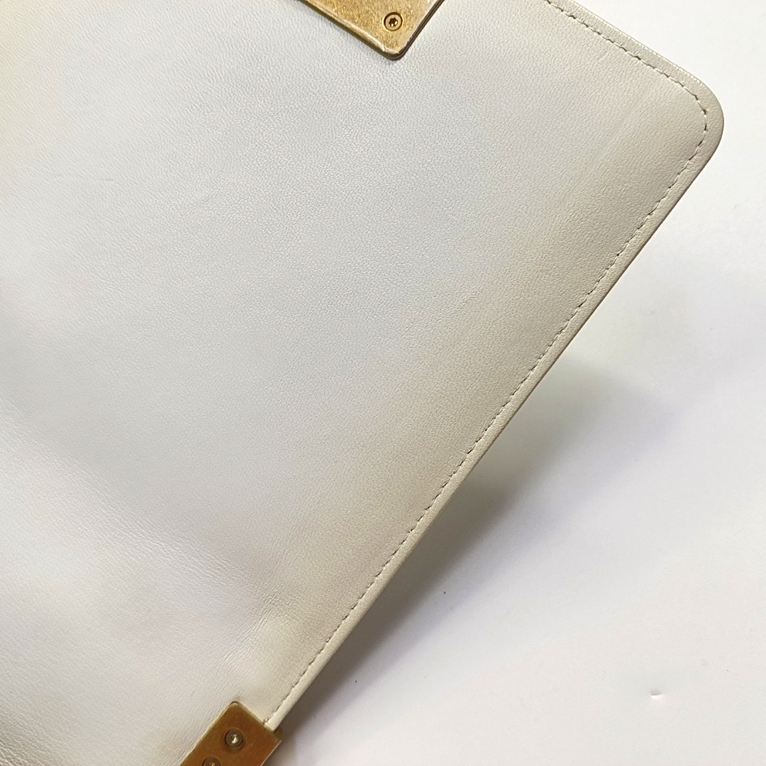 CHANEL BOY CHANEL White Patent Leather Quilted Shoulder Bag Crossbody Bag Gold Hardware 26 Clasp Detachable Strap-(SKU)-963892900