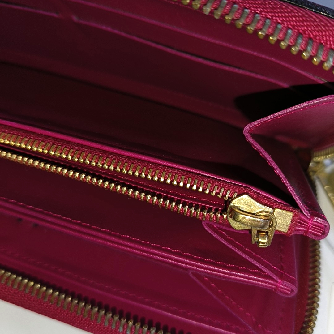 LOUIS VUITTON Fuchsia Patent Leather Crinkled Wallet Golden hardware-(SKU)-939810629