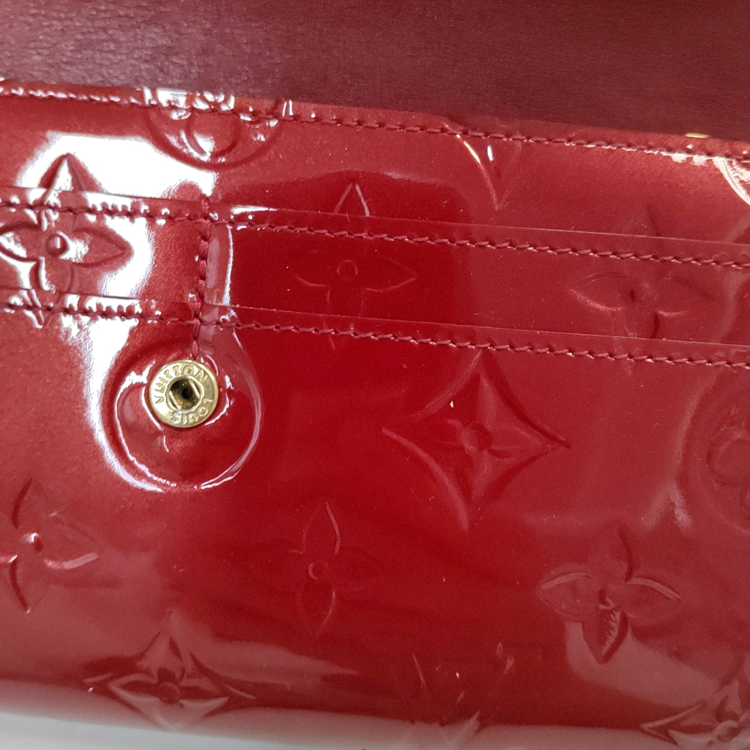 LOUIS VUITTON PORTE MONNAIE Red patent leather embossed wallet Golden hardware-(SKU)-954356366