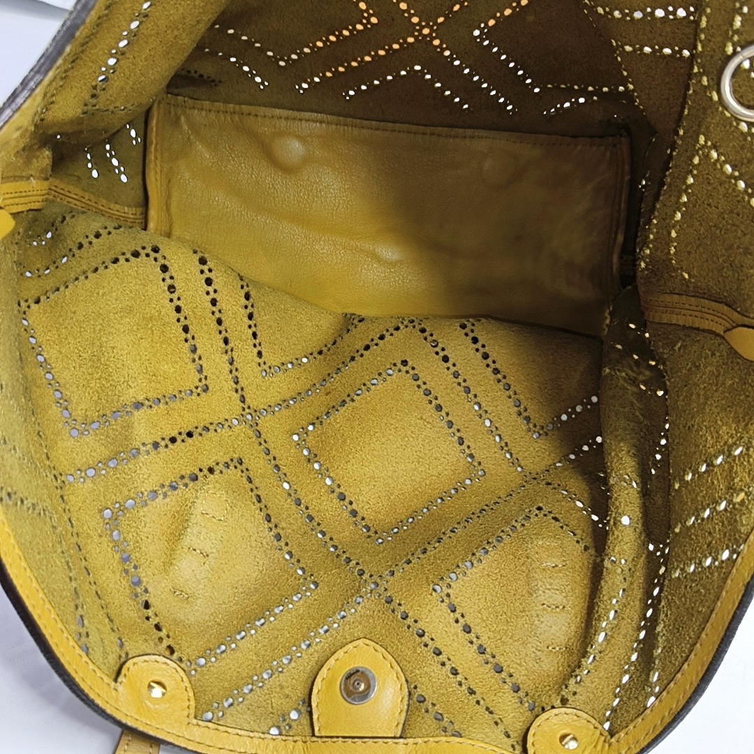 BURBERRY Tote bag Mustard Cowhide Cutout Single Shoulder Bag Golden hardware Sub-bag-(SKU)-953287825