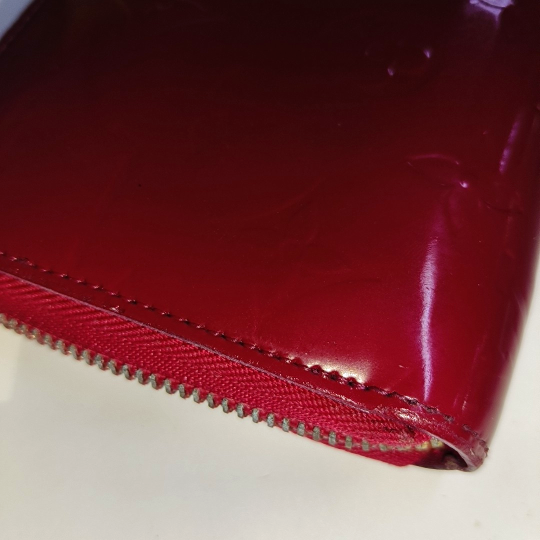 LOUIS VUITTON Fuchsia Patent Leather Crinkled Wallet Golden hardware-(SKU)-939810629