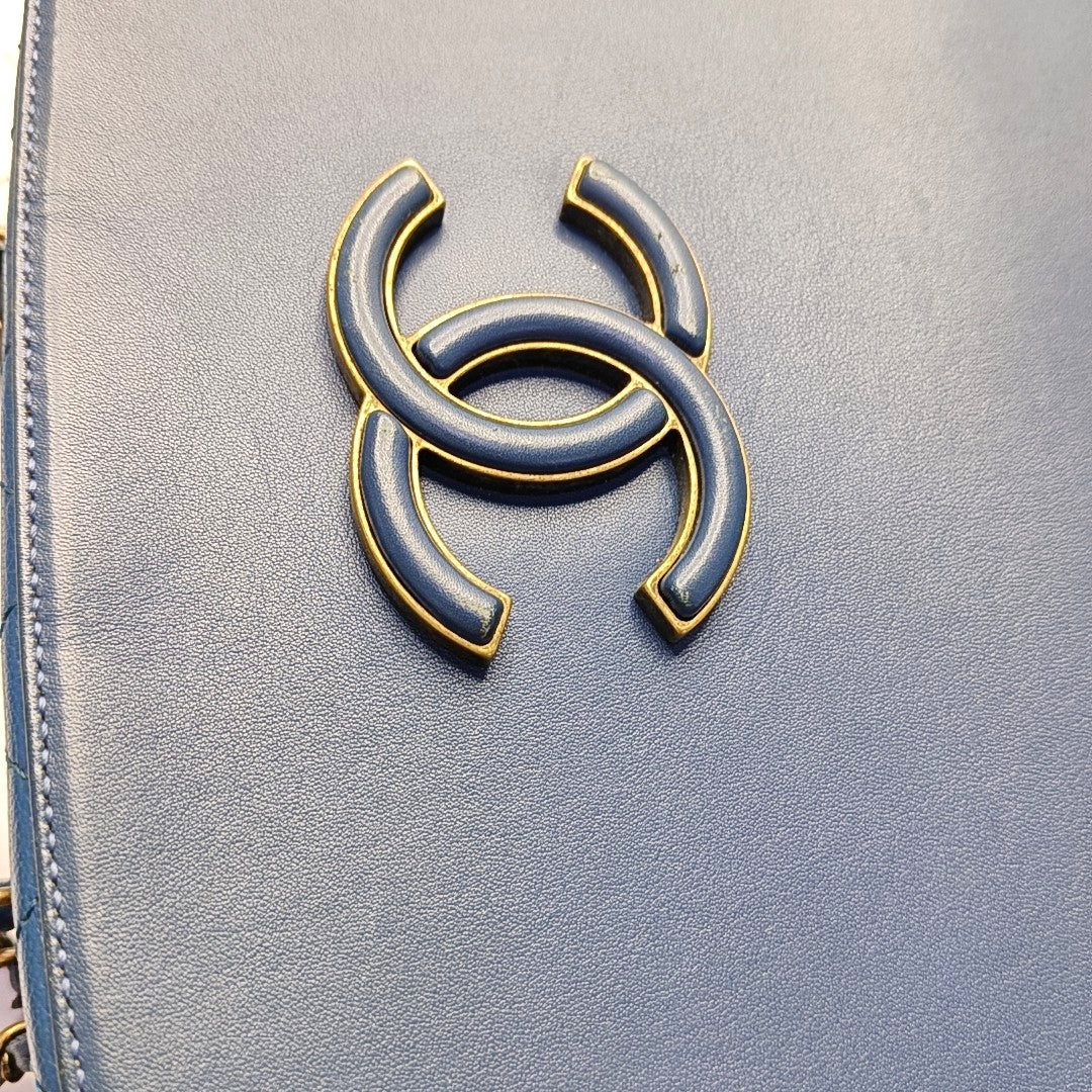 CHANEL COCO CURVE Blue Calfskin Quilted Matelassé Shoulder Bag Handbag Crossbody Bag Golden Hardware 23 Clasp-(SKU)-968038724