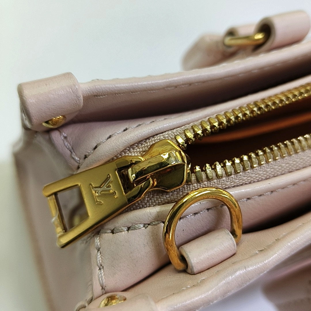 LOUIS VUITTON ONTHEGO small size pink leather Monogram shoulder bag with gold hardware and 2 detachable straps-(SKU)-968753925