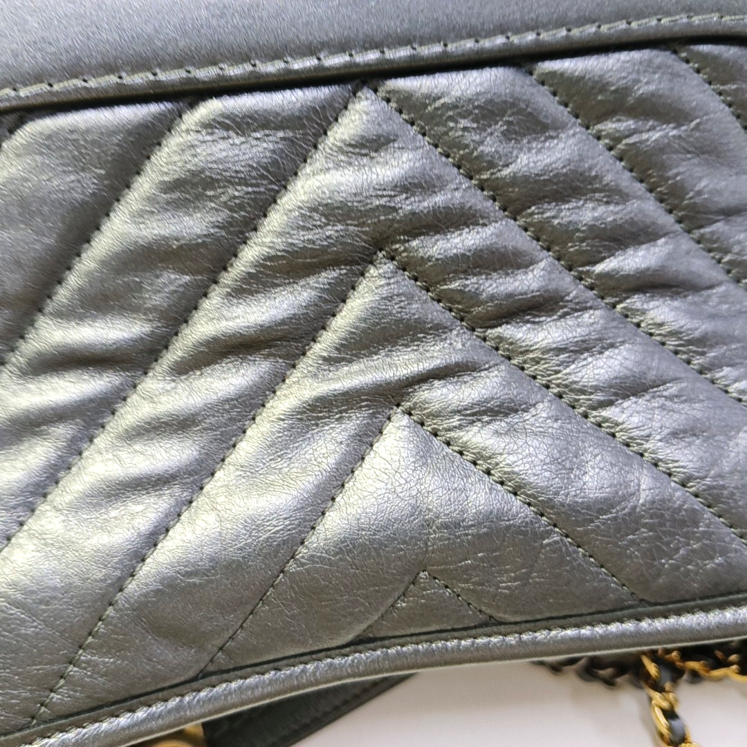 CHANEL GABRIELLE Small size deep grey leather quilted V pattern Gabrielle bag shoulder bag crossbody bag with gold silver ruthenium hardware 28 opening and removable shoulder strap-(SKU)-943365638