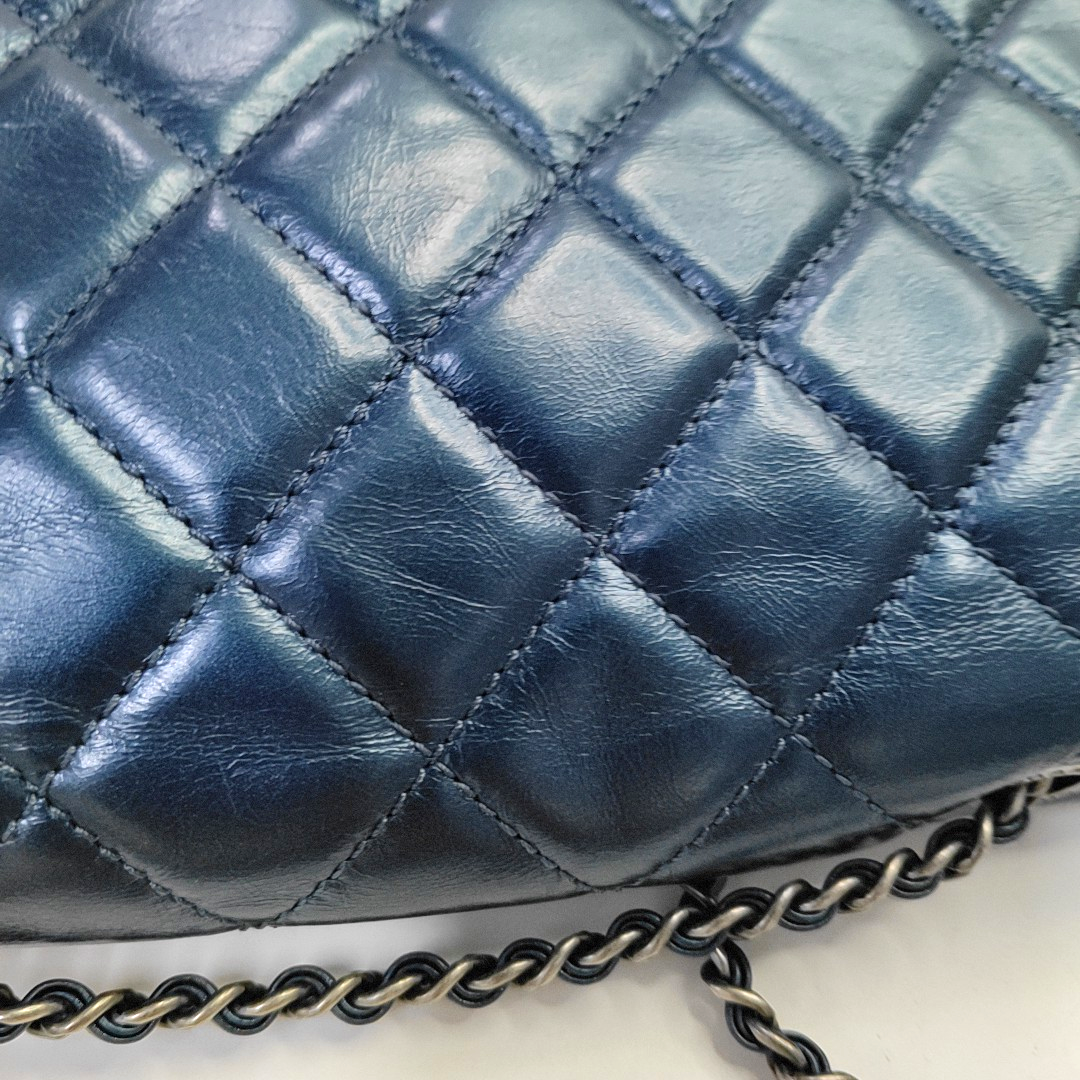 CHANEL CLASSIC FLAP Medium Dark Blue Calfskin Quilted Matelassé Shoulder Bag Rutenium Hardware 22 Clasp-(SKU)-946830693