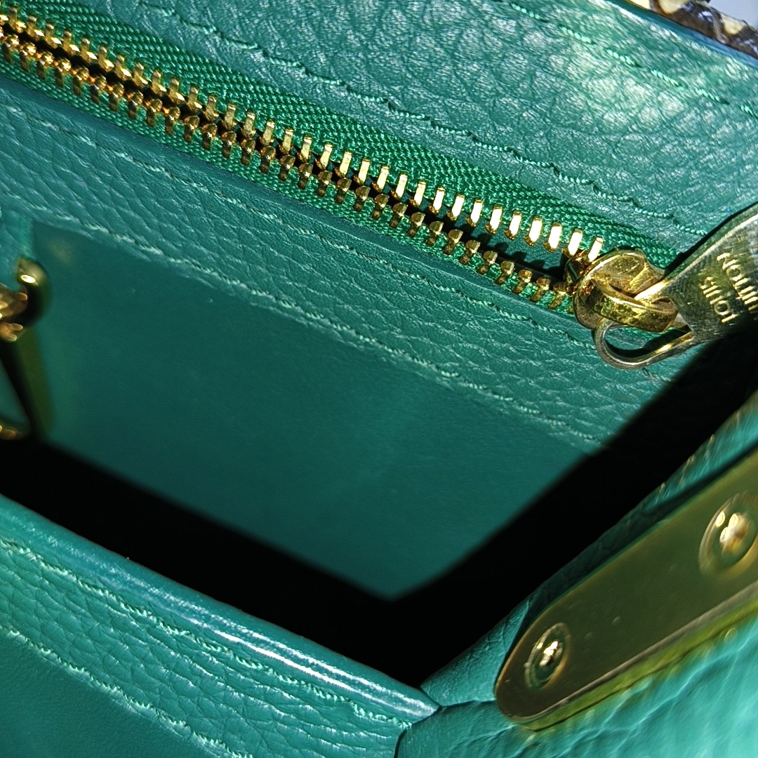 LOUIS VUITTON CAPUCINES BB Green Leather Diagonal Shoulder Bag with Detachable Strap-(SKU)-955038701