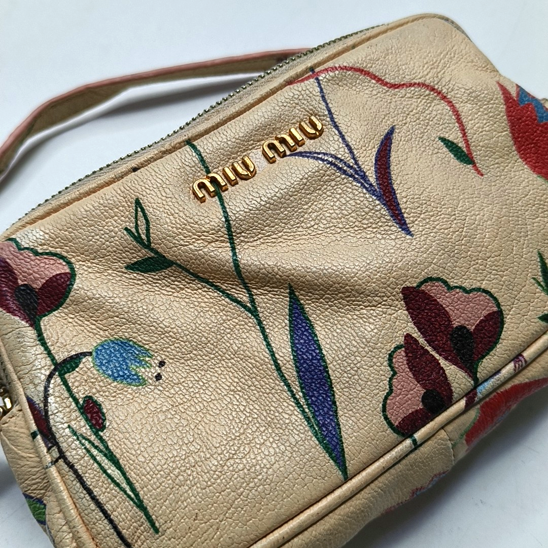 Miu Miu Beige Cowhide Printed Handbag Golden hardware-(SKU)-953382271