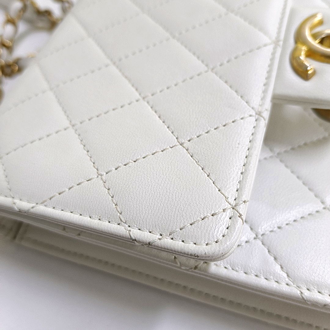 CHANEL CLASSIC FLAP White Lamb Calfskin Quilted Handbag Single Shoulder Bag Gold Hardware 30 Clasp-(SKU)-959631045