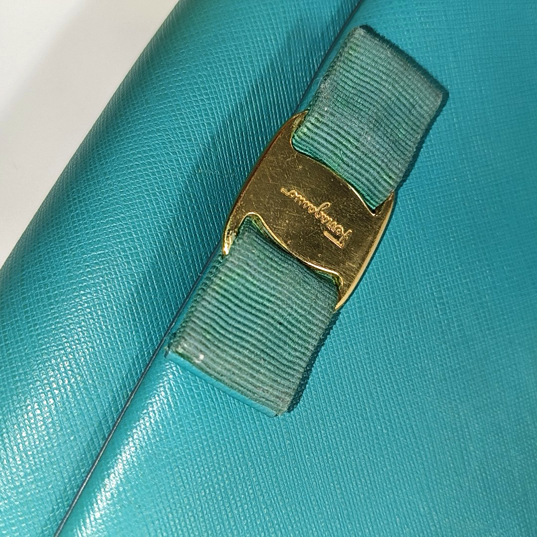 FERRAGAMO Vara Green Cowhide Single Shoulder Bag Crossbody Golden hardware Removable shoulder strap-(SKU)-930663462