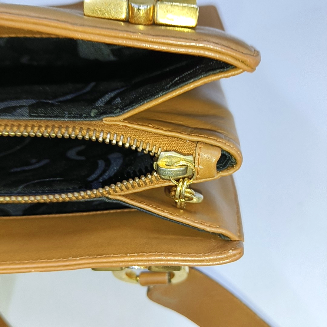 FERRAGAMO Tote bag Brown Cowhide Single Shoulder Bag Tote Golden hardware-(SKU)-941975755