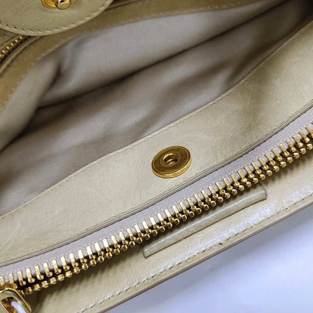 Miu Miu Tote bag Yellow Cowhide Single Shoulder Handbag Crossbody Bag Golden hardware Removable shoulder strap-(SKU)-958319831