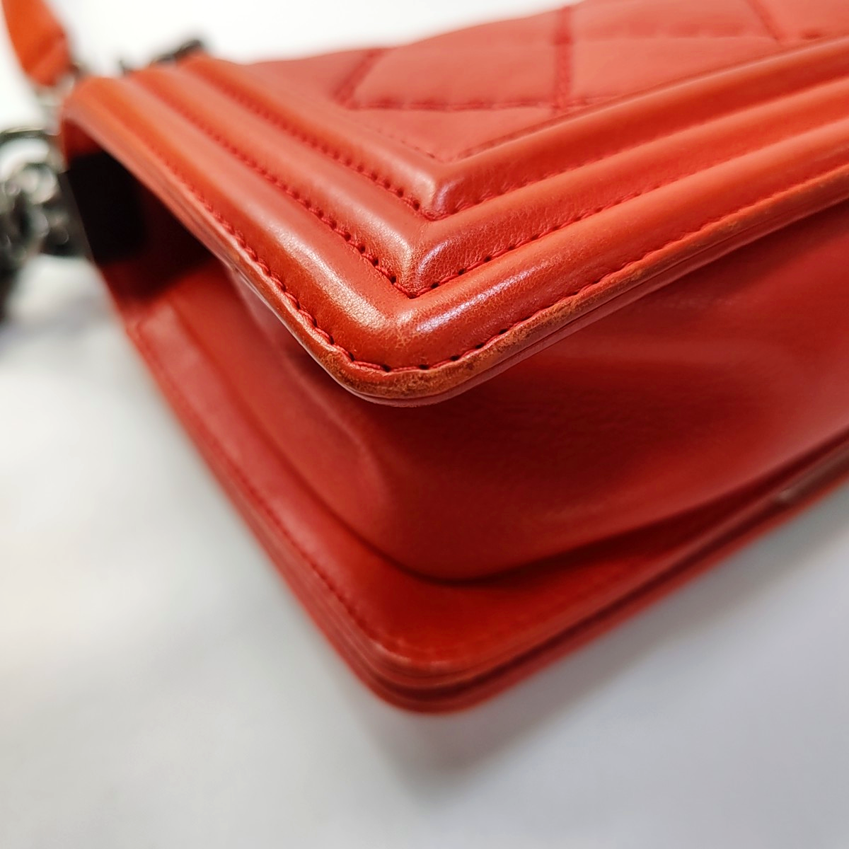 CHANEL BOY CHANEL Small Size Red Calfskin Quilted Chevron Single Shoulder Bag Crossbody Bag Rhodium Plated Hardware 18 Clasp Removable Shoulder Strap-(SKU)-943373745