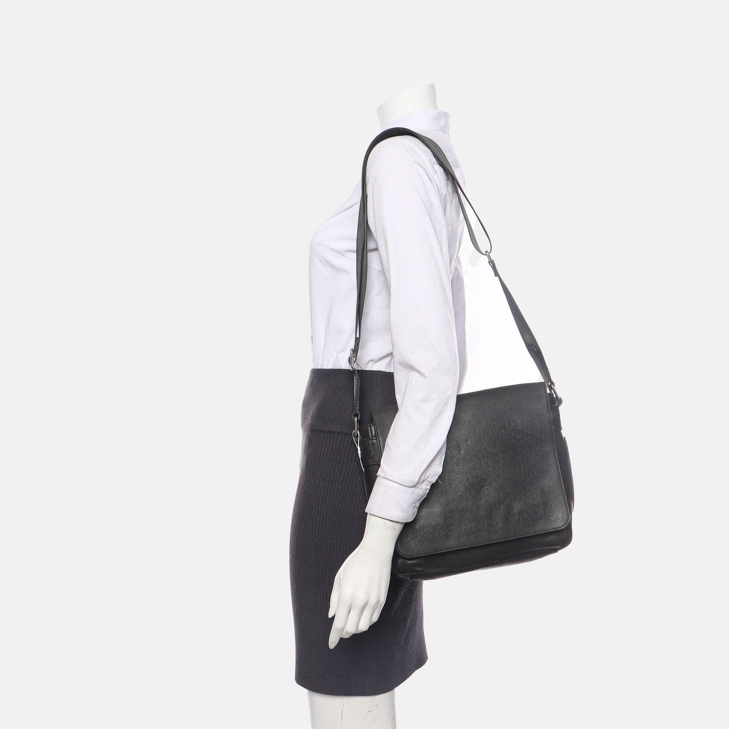 LOUIS VUITTON Black Cowhide Single Shoulder Bag Crossbody Bag Silver Hardware-(SKU)-939481514