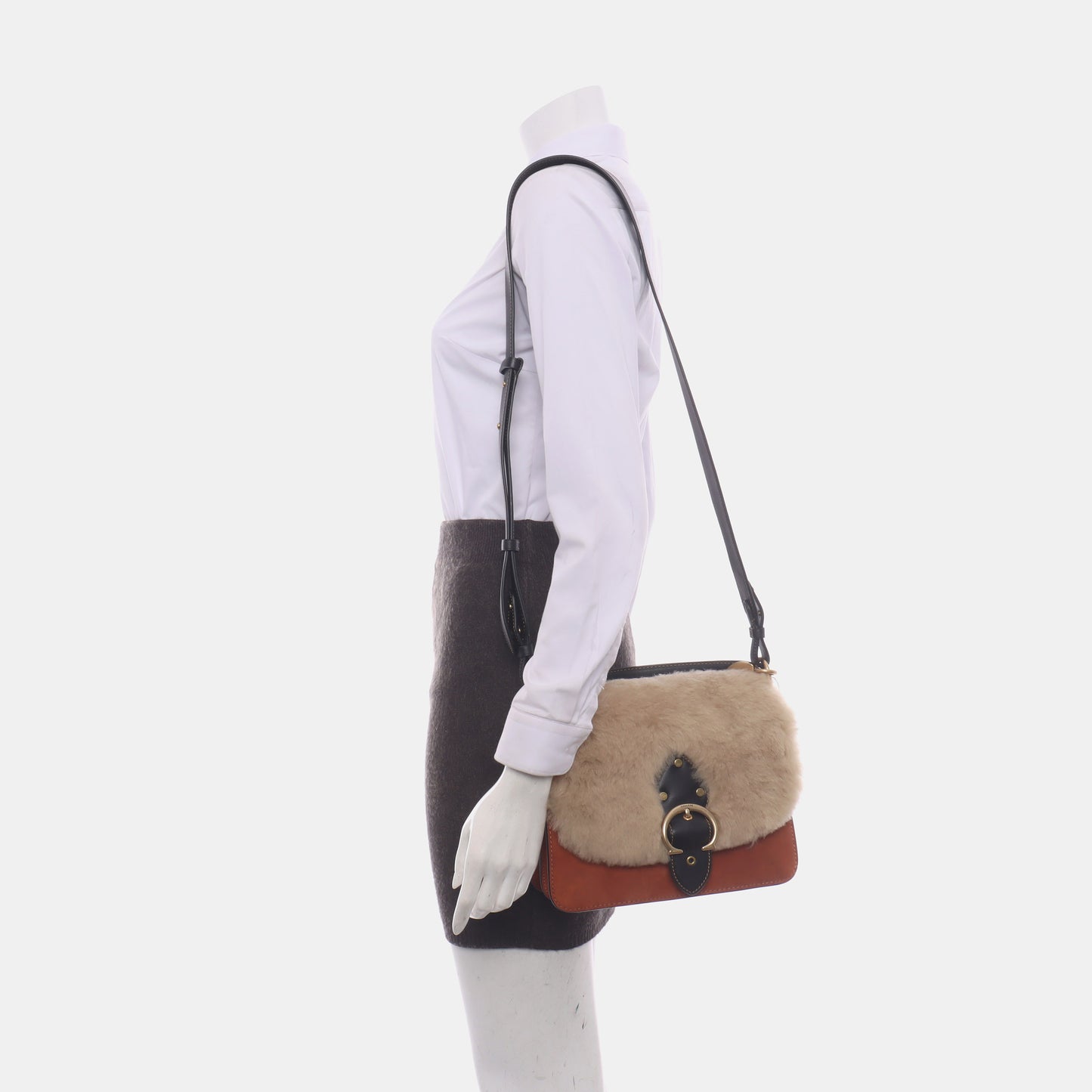 COACH BEAT Beige Fabric Stud Single Shoulder Bag Crossbody Bag Golden hardware shoulder straps-(SKU)-13839887