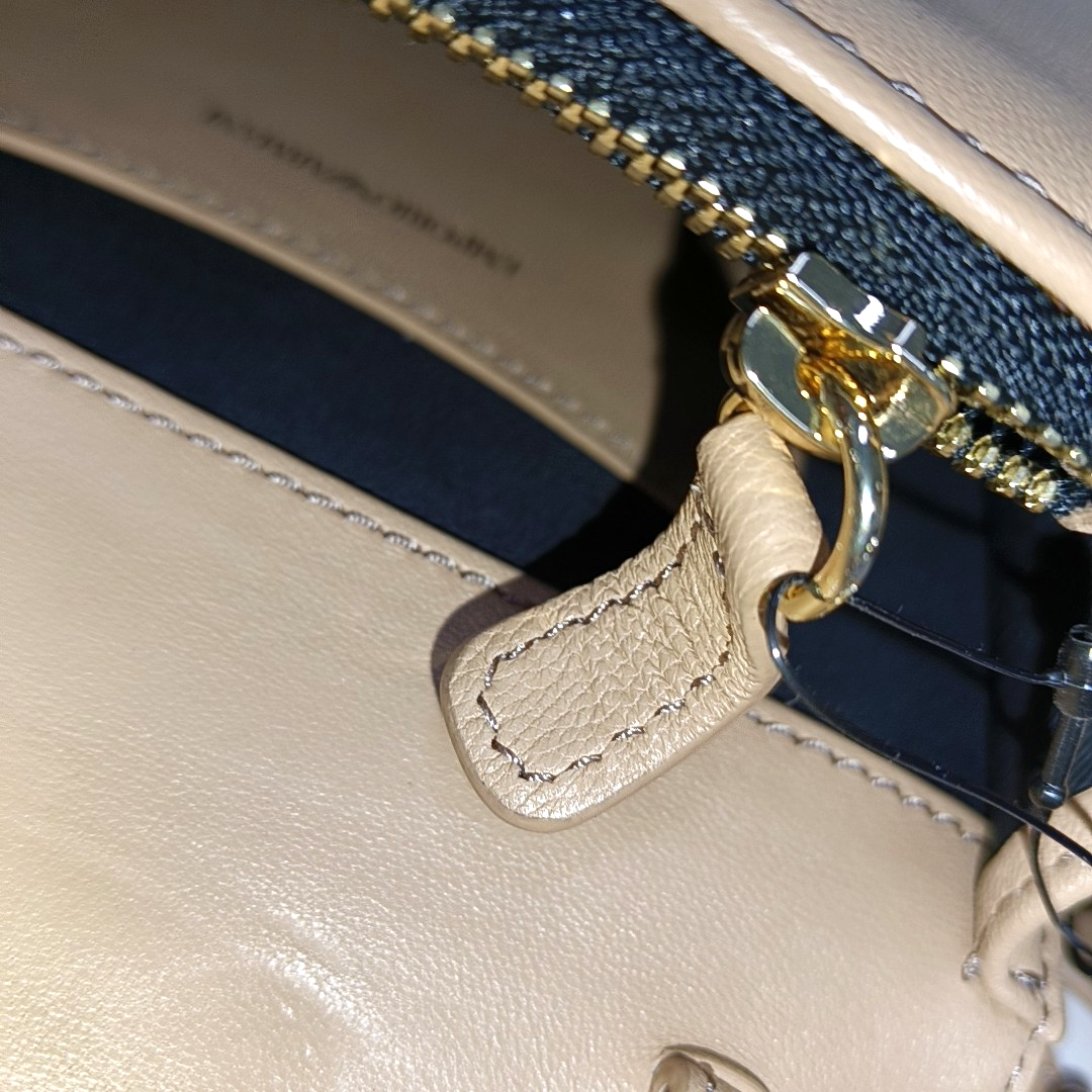 EMPORIO ARMANI Khaki Leather Quilted Shoulder Bag Golden hardware Removable shoulder strap-(SKU)-934447940
