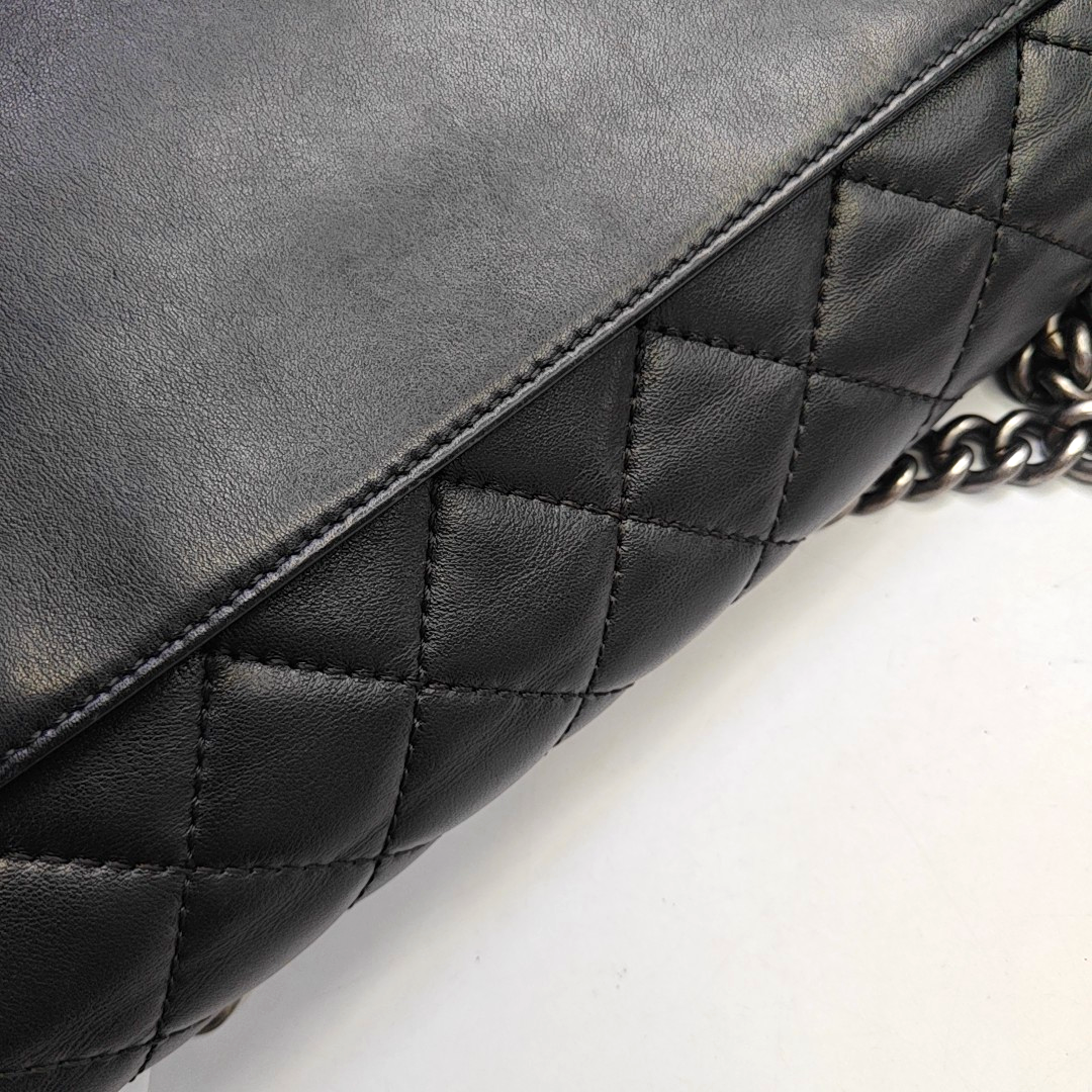CHANEL CLASSIC FLAP Black Calfskin Quilted Shoulder Bag Tote Bag Crossbody Bag Palladium Hardware 23 Clasp-(SKU)-947760790