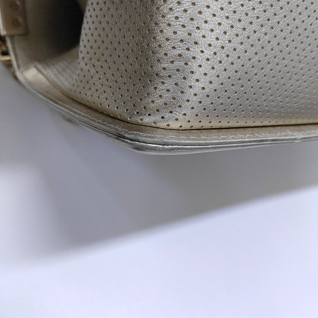 CHANEL BOY CHANEL Medium Size Champagne Calfskin Quilted Crossbody Bag Shoulder Bag Golden Hardware 20 Opening Removable Strap-(SKU)-956086574