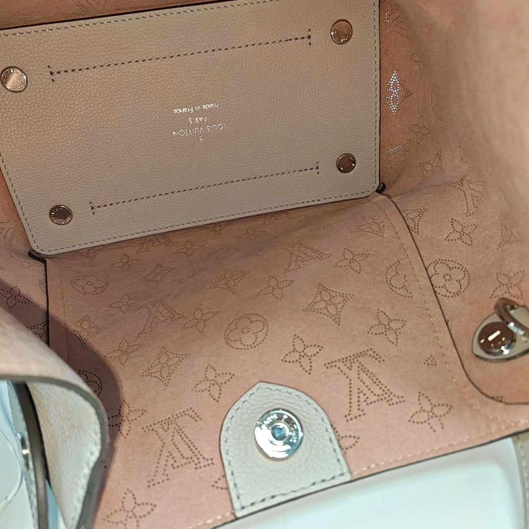 LOUIS VUITTON HINA Small Grey Calfskin Monogram Vernis Crossbody Bag Shoulder Bag Handbag Removable Strap Silver Hardware Pockets-(SKU)-970320254