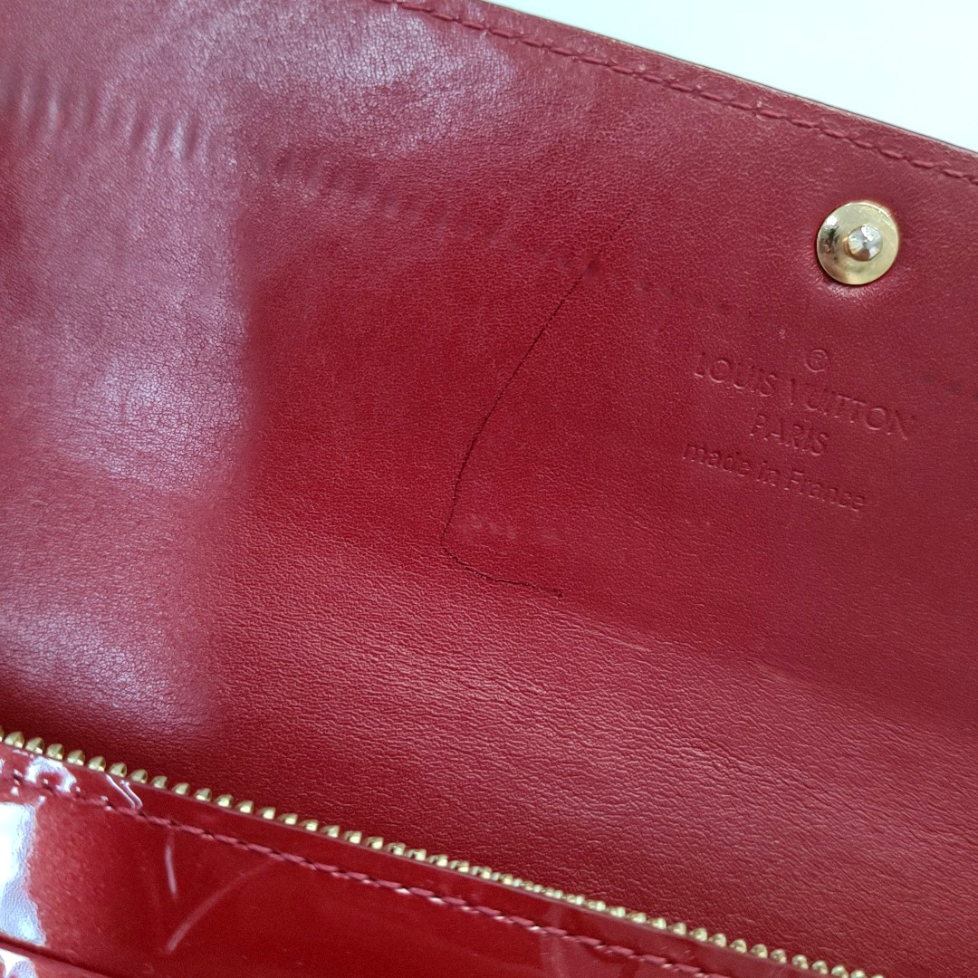 LOUIS VUITTON PORTE MONNAIE Red patent leather embossed wallet Golden hardware-(SKU)-954356366