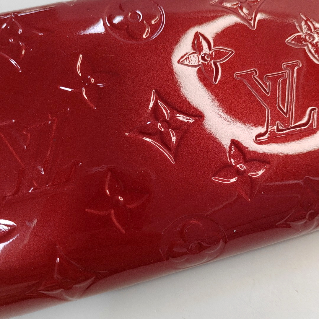 LOUIS VUITTON PORTE MONNAIE Red patent leather embossed wallet Golden hardware-(SKU)-954356366