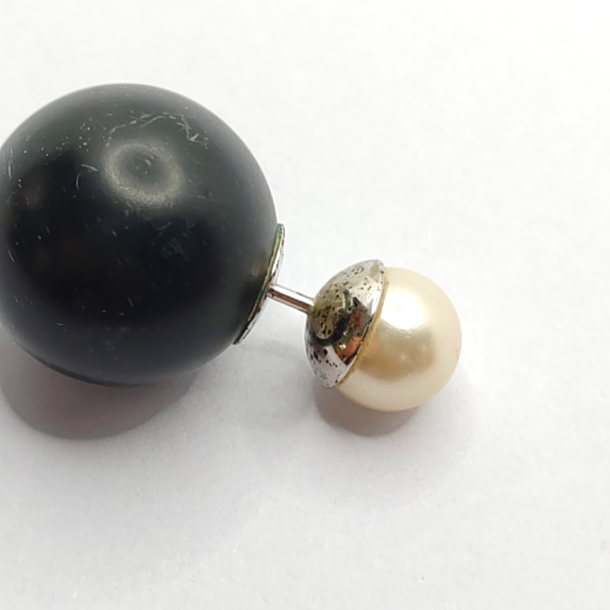 DIOR Dior Tribales White Resin Synthetic Material Stud Earrings-(SKU)-13910332