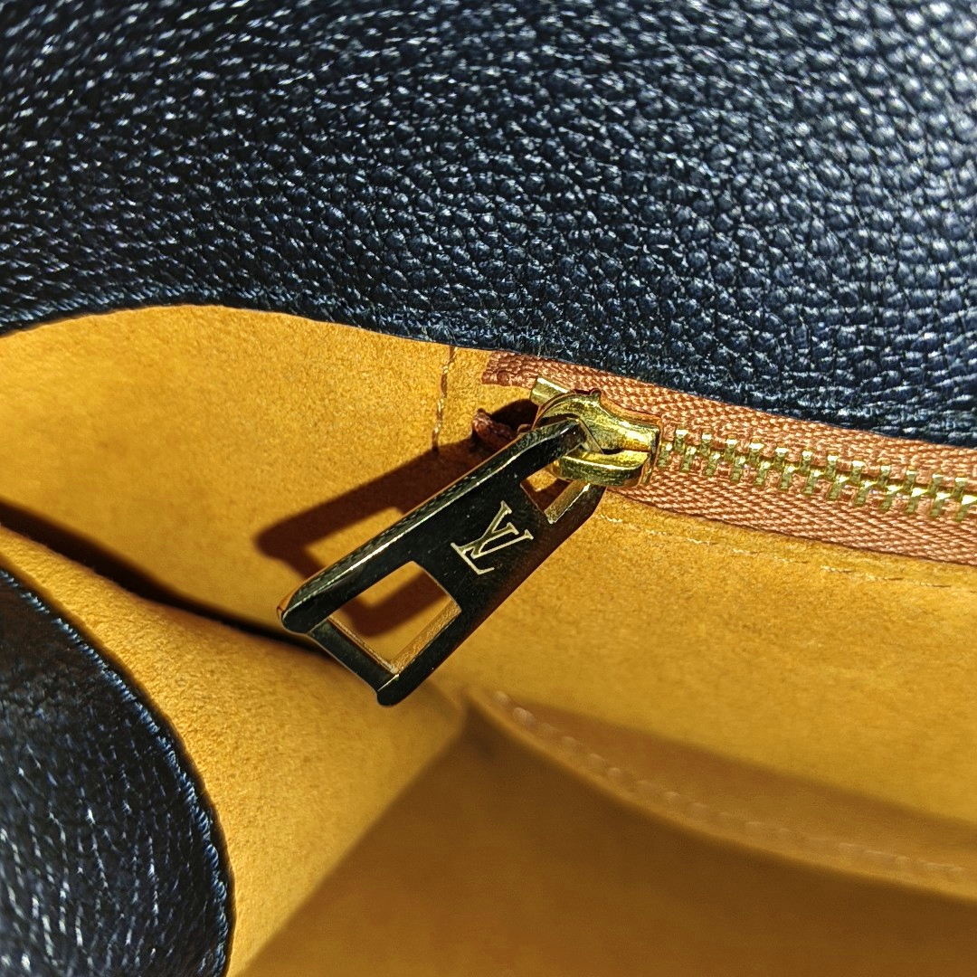 LOUIS VUITTON ONTHEGO Large Black Leather Monogram Embossed Jungle Bag Single Shoulder Bag Tote Bag Golden Hardware-(SKU)-952108425