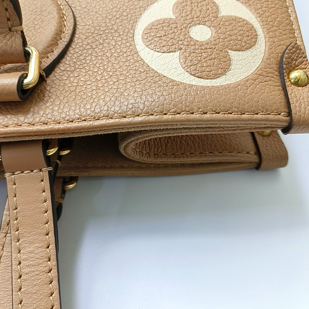 LOUIS VUITTON ONTHEGO Medium-sized Yellow Leather Monogram Embossed Jungle Bag Shoulder Bag Tote Bag Golden Hardware-(SKU)-958616180