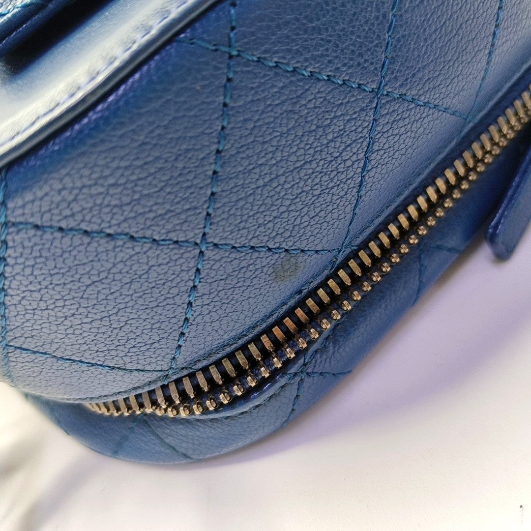 CHANEL COCO CURVE Blue Calfskin Quilted Matelassé Shoulder Bag Handbag Crossbody Bag Golden Hardware 23 Clasp-(SKU)-968038724