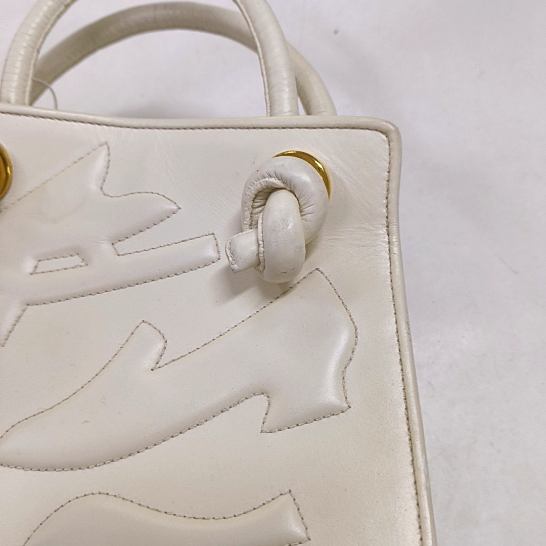 FERRAGAMO White Leather Embossed Tote Bag Golden hardware-(SKU)-951805301