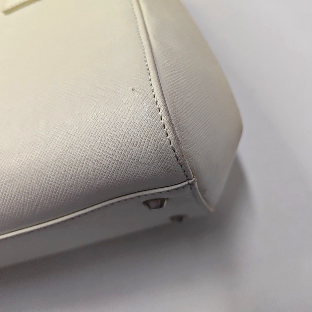 BURBERRY Tote bag Small size White Cowhide Textured Handbag Silver Hardware-(SKU)-946077428
