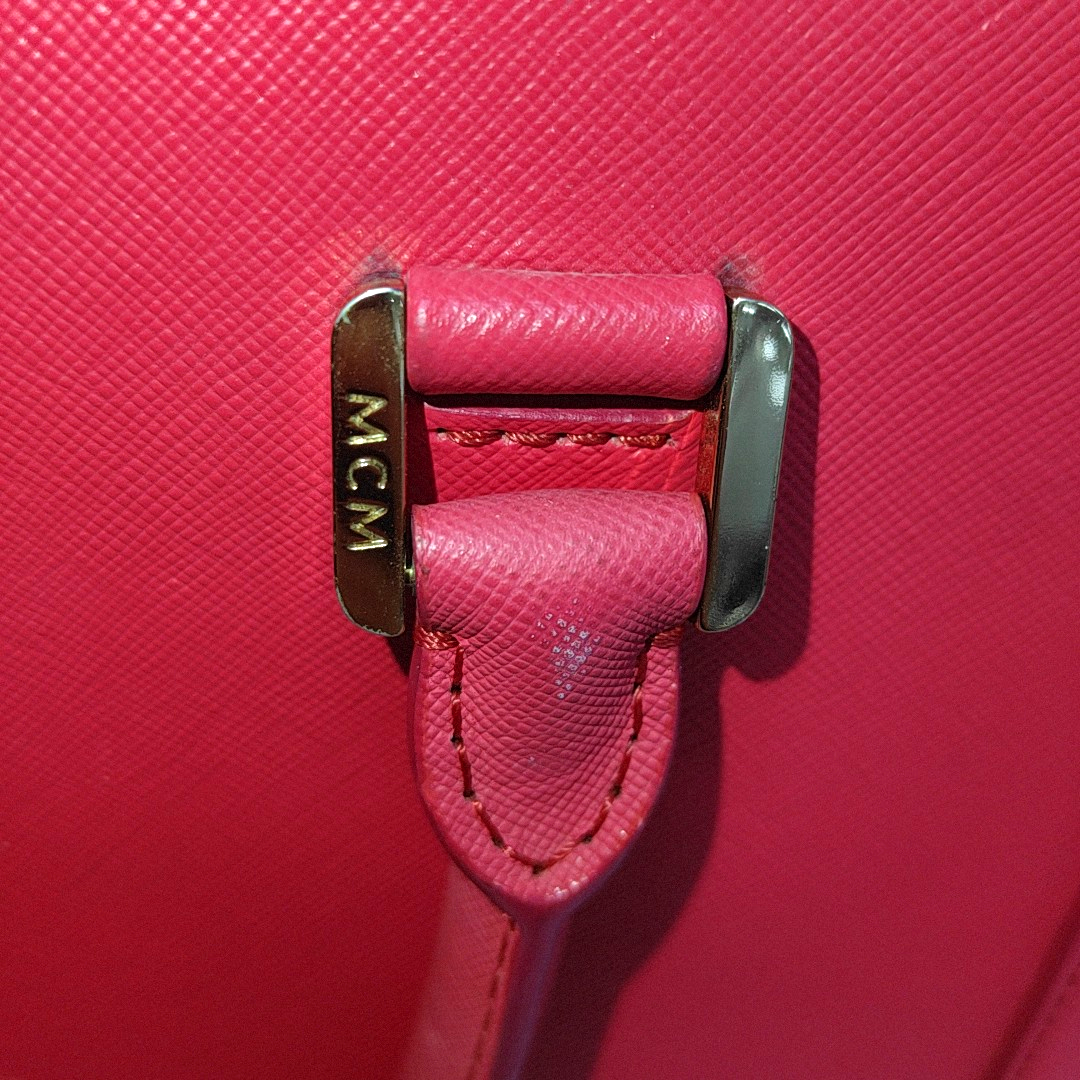 MCM NUOVO Red Leather Embossed Shoulder Bag Tote Bag Crossbody Bag Golden hardware Removable shoulder strap-(SKU)-14100965
