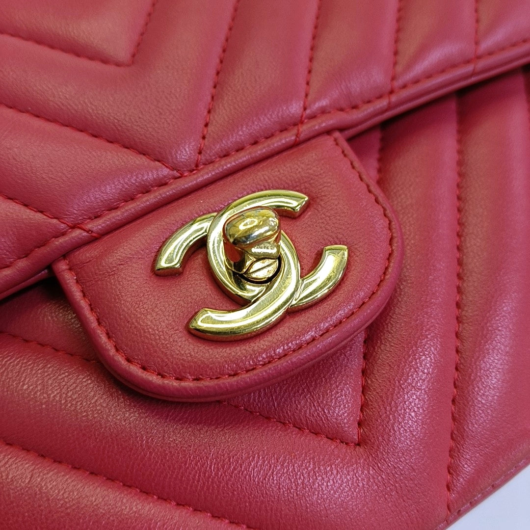 CHANEL CLASSIC FLAP Medium-sized Pink Lamb Skin Quilted V Pattern Crossbody Bag Shoulder Bag 24 Clasp Golden Hardware-(SKU)-967790368