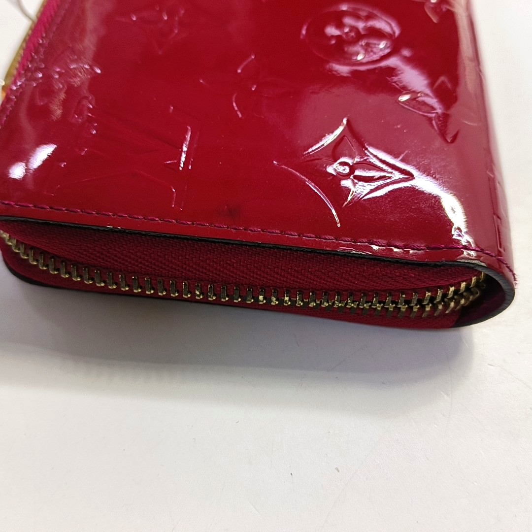 LOUIS VUITTON Red patent leather embossed wallet Golden hardware Complete Accessories-(SKU)-931296992