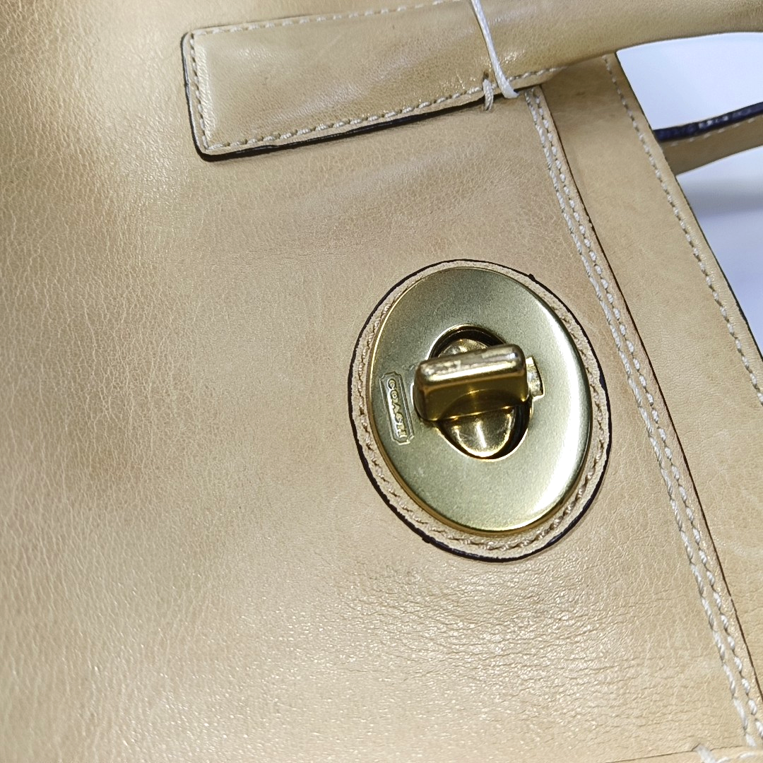 COACH Tote bag Khaki Leather Single Shoulder Bag and Handbag Golden hardware-(SKU)-933061501