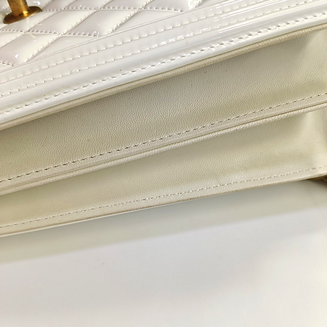 CHANEL BOY CHANEL White Patent Leather Quilted Shoulder Bag Crossbody Bag Gold Hardware 26 Clasp Detachable Strap-(SKU)-963892900